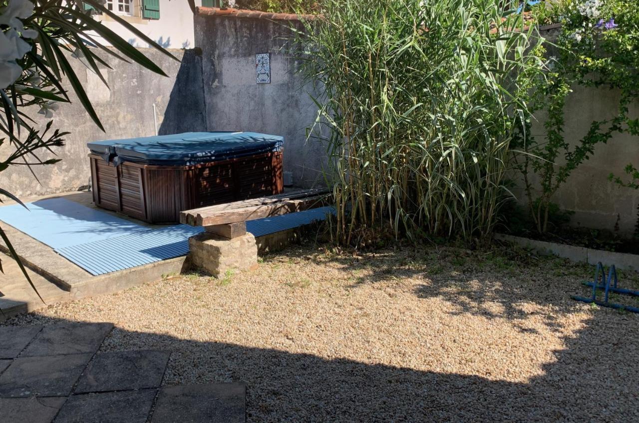 Maison De Pays Au Centre Du Village サン・マルタン・ド・レ エクステリア 写真